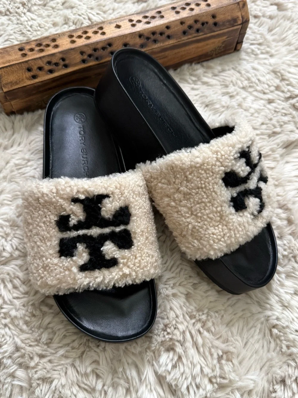 Tory Burch Women's Black Double T Shearling Platform Slide Sandals‎ Size 9